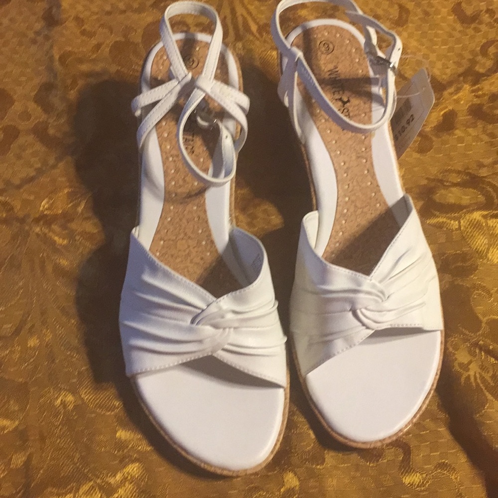 White Stag NWT 9m ivory sandals